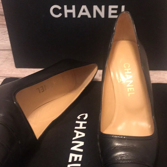 Chanel Black classic pumps Size 39 - Picture 2 of 10